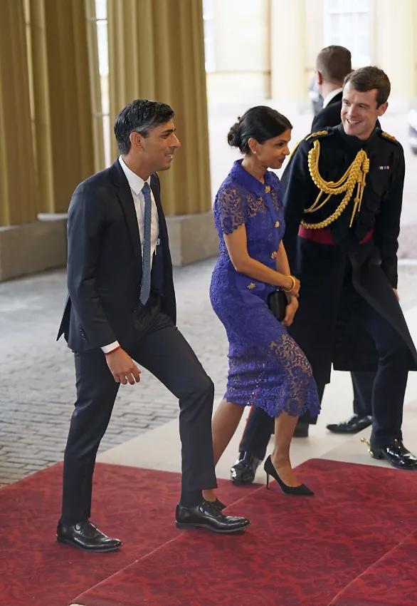 <b>El primer ministro británico, Rishi Sunak con su esposa Akshata Murthy</b> 