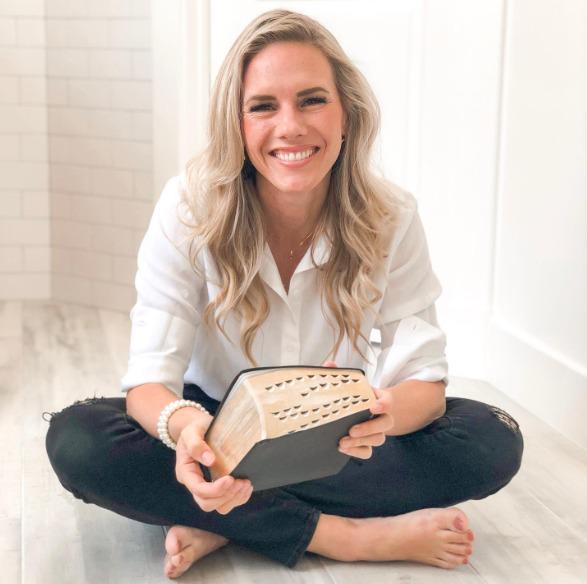 Ruby Franke es originaria de Utah, un estado al oeste de Estados Unidos, y tiene 41 años. Está casada con Kevin Franke, con quien inició el exitoso canal familiar en YouTube. Juntos, han formado una hermosa familia con seis hijos. La figura destacada de YouTube aparentaba en internet ser la mamá perfecta. Sin embargo, cuando uno de sus hijos pudo escapar, se derrumbó todo el escenario que había construido en redes sociales. 