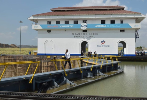 Obama visita el canal de Panamá