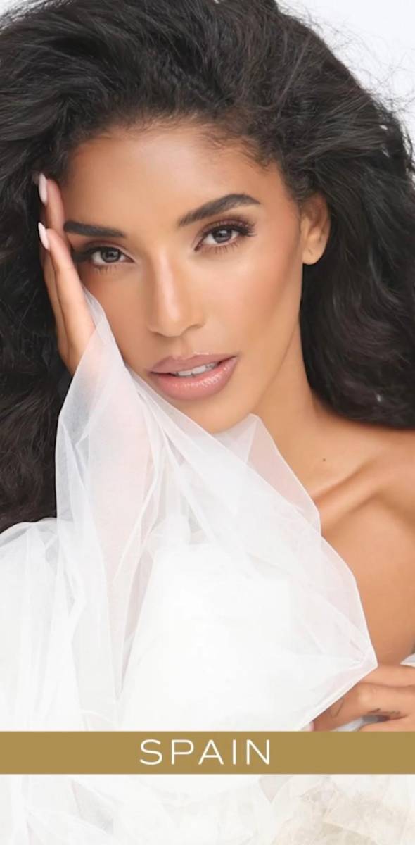 <b>España</b>Athenea Pérez, en nombre de Murcia, se destacó entre 16 competidoras sobresalientes para alzarse con el título de Miss Universe España 2023. La talentosa modelo, de 27 años y con una doble titulación en marketing y publicidad, asumirá el honor de representar a España en la 72ª edición de Miss Universo. Este triunfo sucede a la ganadora del año anterior y semifinalista del Top 16 en Miss Universo 2022, Alicia Faubel.