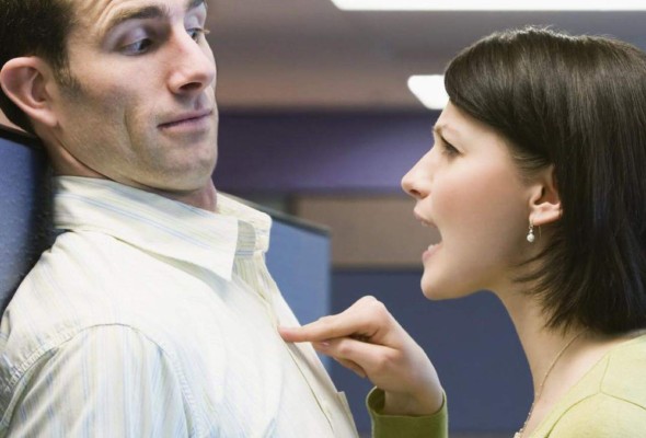 10. No desperdiciar energía. Quejarse por todo, dar cabida al mal humor o enojo, ser negativo, pensar siempre lo peor y vivir en un constante estado de preocupación son solo algunas de las cosas que más energía nos drenan. Haz lo contrario. ¡Cultiva el optimismo y el buen humor! Cada mañana, antes de levantarte, piensa en cómo deseas invertir ese día, ¿quieres disfrutarlo o desperdiciarlo? Tú decides, al final no sabes cuántos días más vendrán.