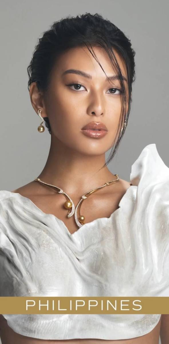 <b>Filipinas</b>Michelle Márquez Dee, originaria de Makati, se alzó como la flamante ganadora, triunfando en el escenario de Miss Universe Filipinas 2023. Fue coronada con honor por Celeste Cortesi, Miss Universe Filipinas 2022, quien le entregó la responsabilidad de ser la representante oficial de Filipinas en el prestigioso certamen Miss Universe 2023.