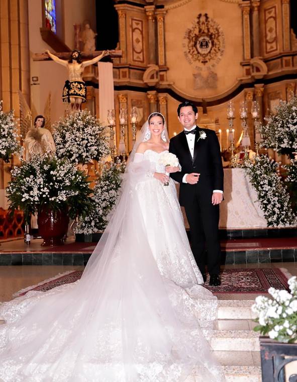 Los felices novios Carmen Villavicencio y Diego Durón