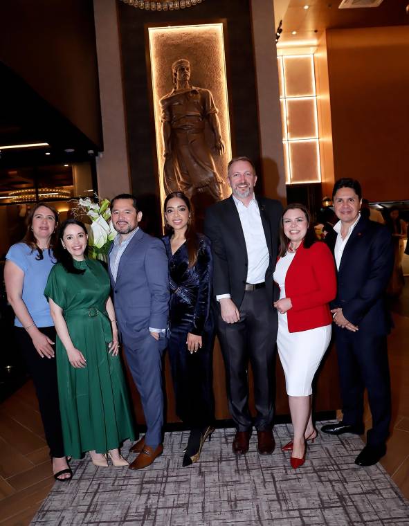 En el marco de su llegada al país, Fogo de Chão abrió sus puertas a una experiencia exclusiva de Banco Atlántida para un grupo selecto de sus clientes. Entre aromas a brasa, cortes premium y una atmósfera sofisticada, la noche se convirtió en una invitación a descubrir el auténtico espíritu del churrasco brasileño.