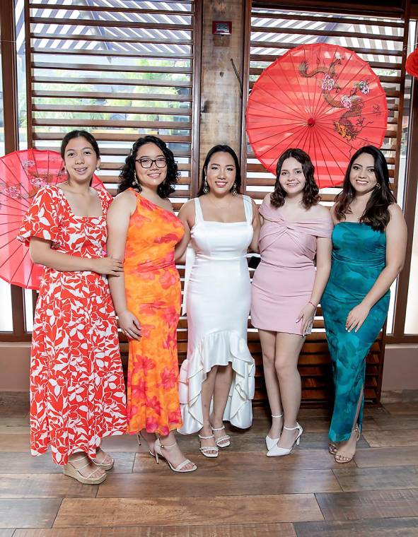 En una emotiva y divertida mañana, Nidia León celebró su especial despedida de soltera, rodeada de familiares y amigas cercanas. A pocos meses de contraer matrimonio con su prometido, Juan Carlos Pineda Caballero, la futura señora Pineda vivió un encuentro inolvidable lleno de juegos, sorpresas y sabios consejos.