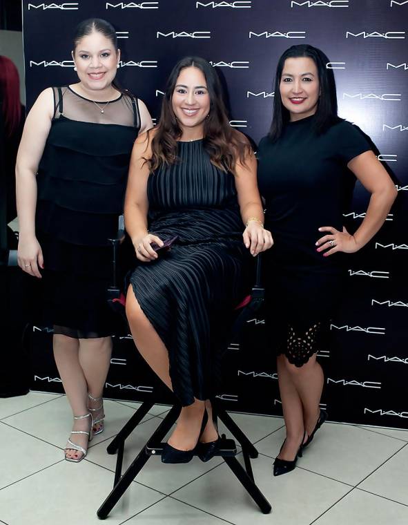 Con mucha alegría se dió la apertura de la nueva tienda de M.A.C Cosmetics. Melissa Cáceres, Lucía García y Danelia Vásquez, representantes de la marca M.A.C Cosmetics en San Pedro Sula.