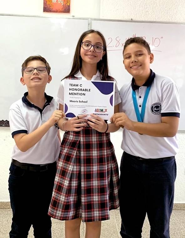 En la reciente competencia internacional de Mathcounts en CDMX, los talentosos estudiantes de Macris School demostraron su brillantez. Con determinación y habilidades excepcionales, conquistaron la medalla de oro y plata para Honduras, destacándonos entre 8 escuelas de México, Guatemala y Honduras. Dentro de las instalaciones de la institución, se les realizó una entrevista a los estudiantes, quienes compartieron sus pensamientos y emociones sobre esta destacada participación.