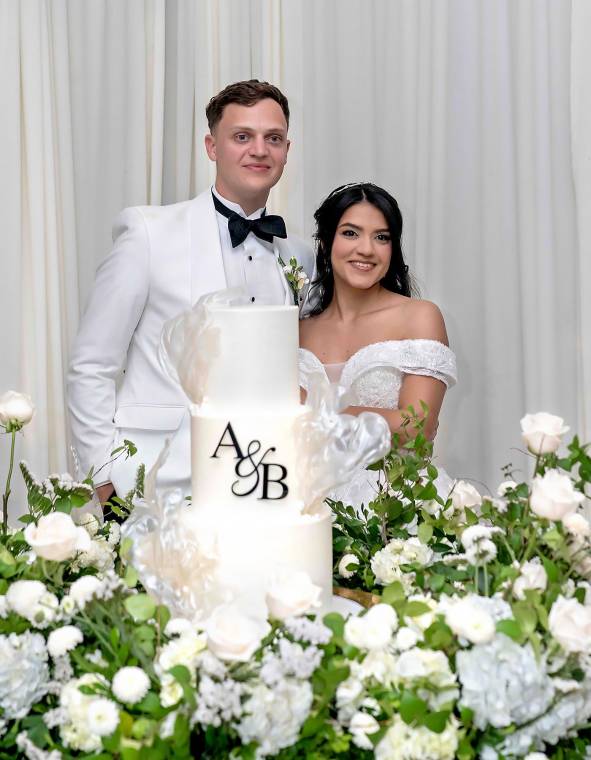Brendan Higgins y Eloisa Almendárez unen sus vidas en matrimonio