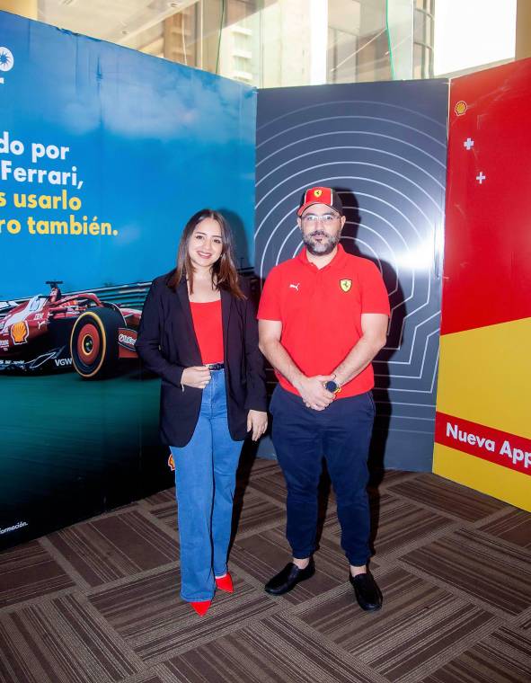 Blanca Cardona, gerente de mercadeo del Club Hondureño Árabe y Óscar Cuadra, retail manager de Shell Honduras.
