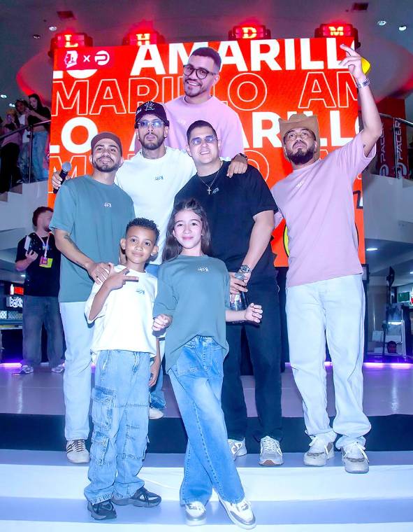 Fans de Los Hijos de Morazán se dieron cita en el área del Food Court de City Mall, en San Pedro Sula, para ser testigos del lanzamiento de la nueva camiseta de los LHDM en colaboración con la marca Pacer.