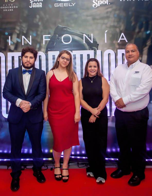 Manuel Soriano, Productor y Suyapa Barrera, Directora de Comunicaciones, de La Orquesta Sinfónica del Séptimo Arte con Virginia Valladares, Gerente de Mercadeo Geely Honduras y Carlos Morales, Gerente Comercial de Casa Jaar.