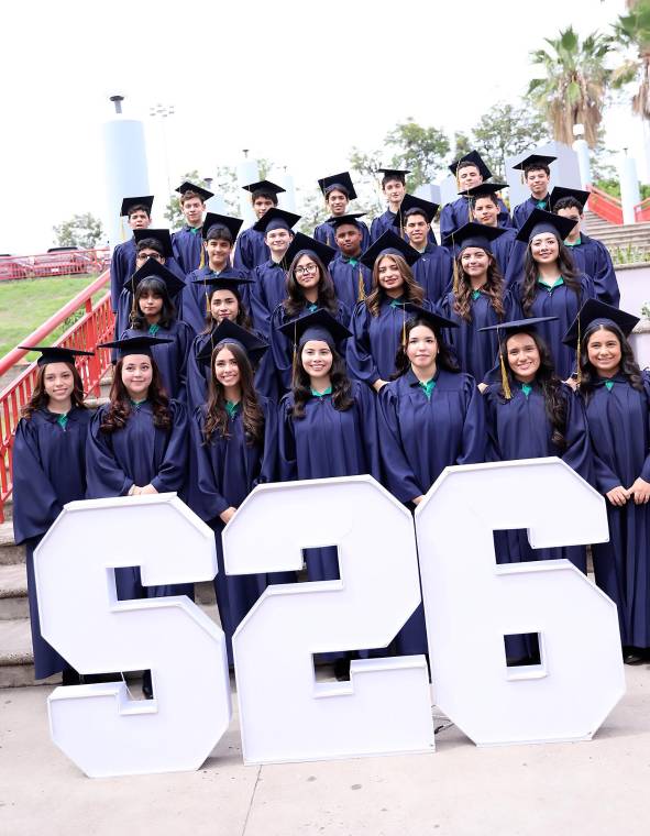 Los seniors de la Clase 2026 de Liberty School celebraron con orgullo su graduación, culminando una etapa marcada por el esfuerzo, el aprendizaje y el crecimiento. Rodeados de familiares, amigos y docentes, conmemoraron este importante logro, listos para emprender nuevos caminos y afrontar con ilusión los retos que les esperan.