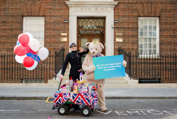 Doble del príncipe Harry arriba a Lindo wing