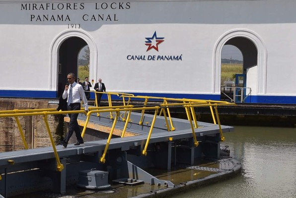 Obama visita el canal de Panamá