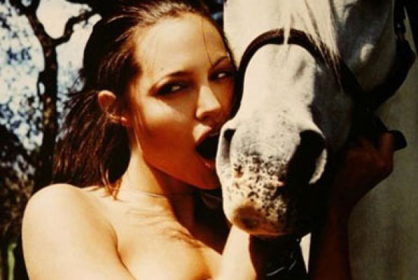 Angelina Jolie al desnudo
