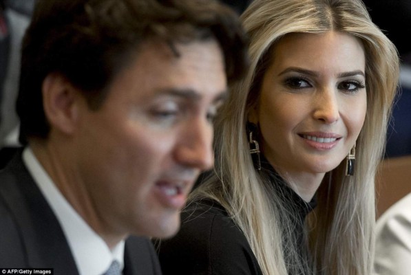 Ivanka asiste en la mesa redonda junto al primer ministro de Canadá