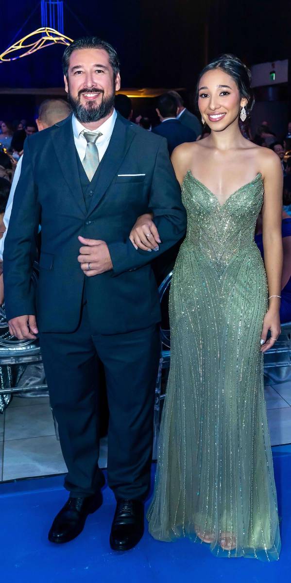 Desfile de Padres e Hijos en la gala de graduación de la Escuela Internacional Sampedrana 2026