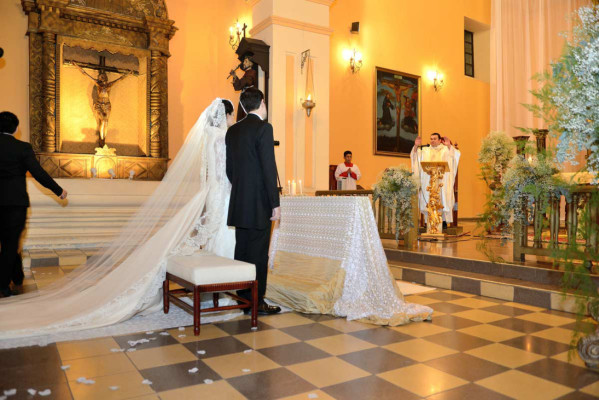 La boda de Atenas Hernández y Juan Merino