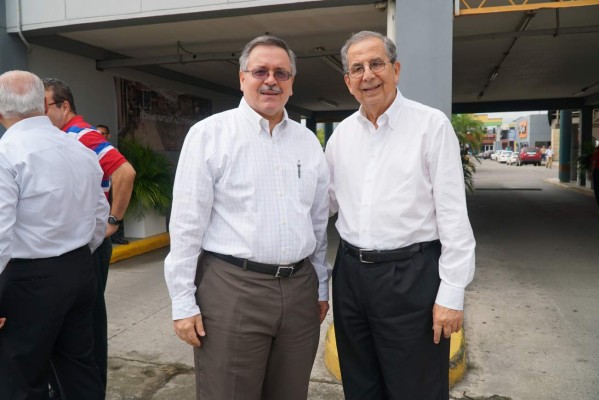 La colocación de la 1era. piedra de Mega Mall