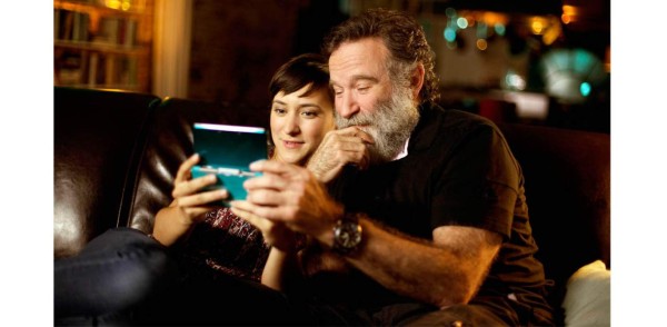 La hija del actor Robin Williams, Zelda, pidió este miércoles a sus miles de seguidores en Twitter que reporten a dos usuarios que le enviaron “imágenes perturbadoras” sobre el suicidio de su padre.