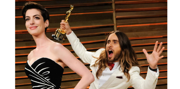 Anne Hathaway junto a Jared Leto