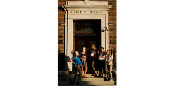 Miles de madres británicas dan consejos a Kate