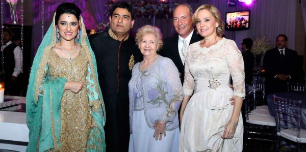 Yusuf y Bushra Amdani, con Eduardo Hegenbarth y Betsy Almendarez.
