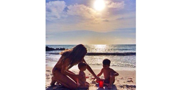 Gisele Bundchen compartió este momento intimo con sus hijos Vivían y Benjamín en Instagram, acompañado por la captura 'El amor de una madre es esta mezcla loca de sentimientos. Siempre tan profundos, siempre tan mágicos'.