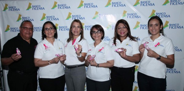 Roberto Zúniga, Rosemonde Abedrabbo, Maureen Higgins, Lia Bueso, Laura Simón y Monique Abedrabbo