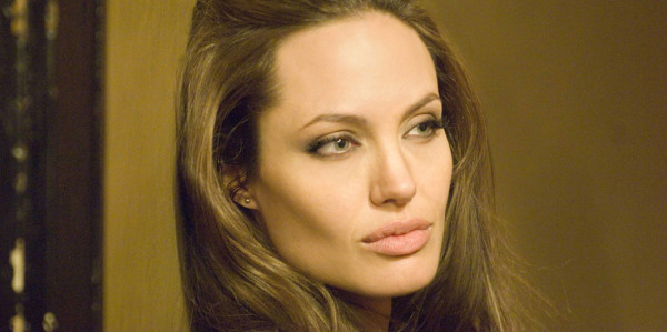 Angelina Jolie es una bruja