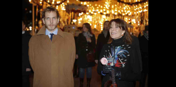 Carolina y Andrea Casiraghi, inauguran la Navidad en Mónaco