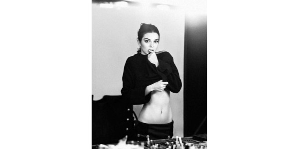 Kendall Jenner posa en topless