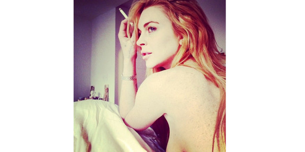 Lindsay Lohan publica foto en topless 
