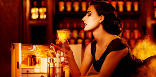 Dita Von Teese lanza línea de cosméticos