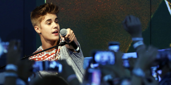 Mamá de Justin Bieber pública libro sobre su pasado