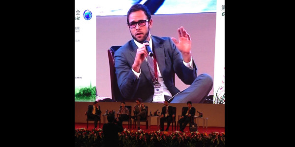 Arquitecto hondureño participa en foro de negocios en China