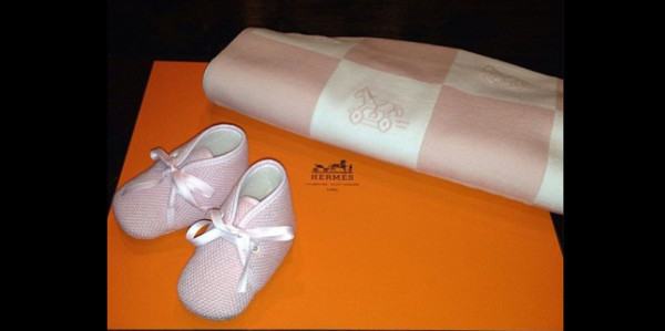 North West agasajada por top fashion designers