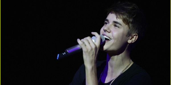 Justin Bieber finaliza estudios secundarios