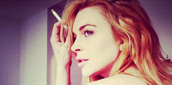 Lindsay Lohan publica foto en topless 