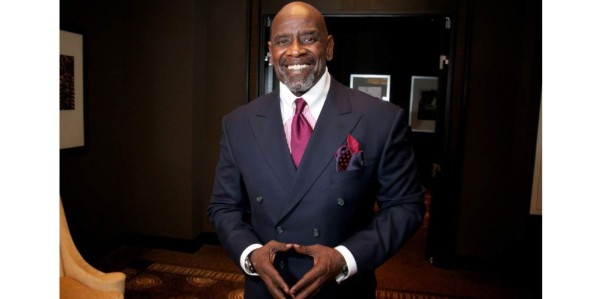 Chris Gardner cautivó a los presentes con sus palabras de motivación e inspiración