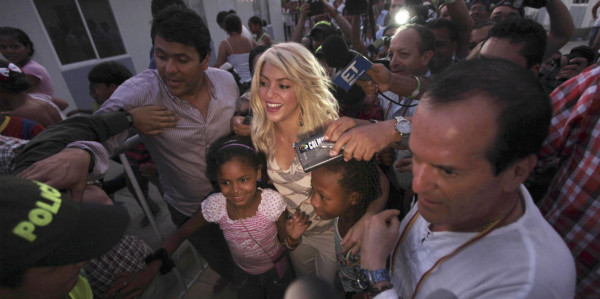Shakira embarazada y con problemas legales
