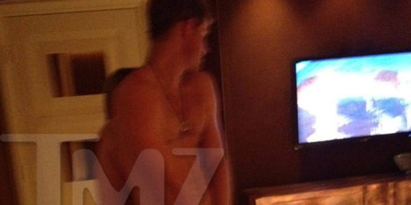Príncipe Harry al desnudo