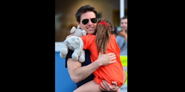 El popular actor Tom Cruise es padre de tres niños, una niña de su matrimonio fallido con Katie Holmes, la pequeña Suri, y dos hijos adoptivos con Nicole Kidman.