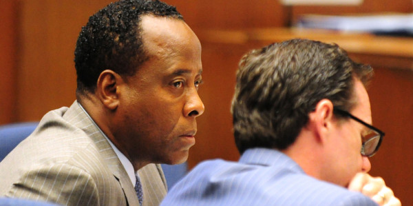 Conrad Murray pide libertad condicional