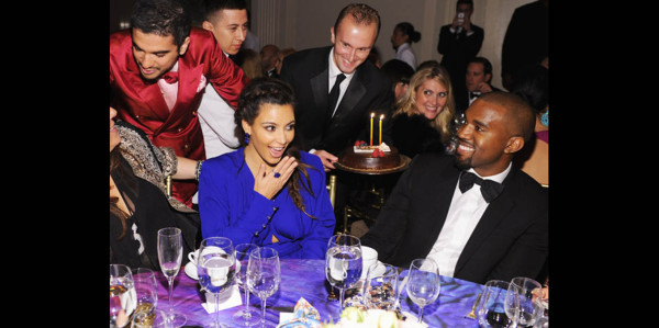 Kanye West sorprende a Kim Kardashian