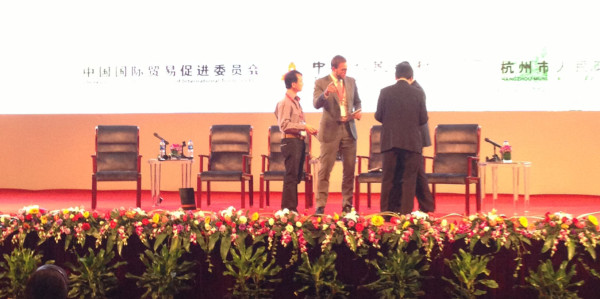 Arquitecto hondureño participa en foro de negocios en China