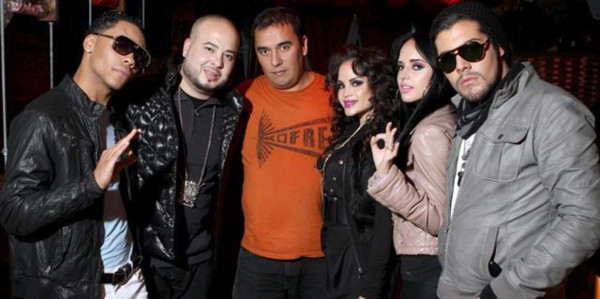 Eduardo Rivera cierra contrato con Don Omar