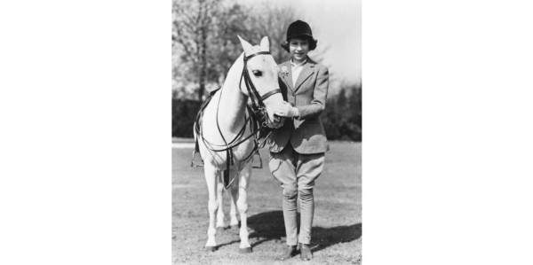 Isabel II celebra cumpleaños estrenando retrato