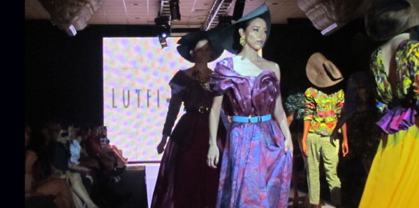 Lutfi Janania: Colorido y ultrafemenino