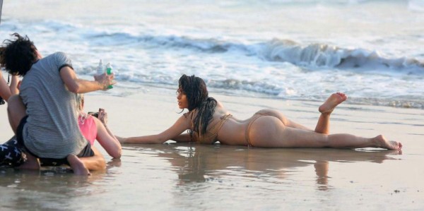 Kim Kardashian luce sus curvas
